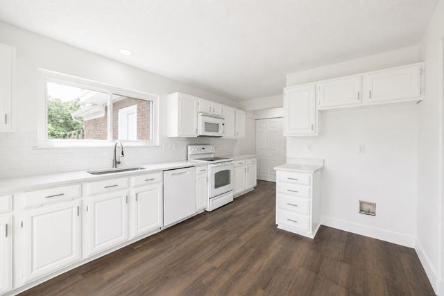 4201 Phoenix, Carrollton, TX 75010