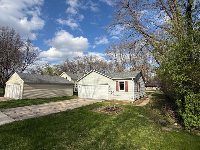 1416 7th Street SW, Willmar, MN 56201