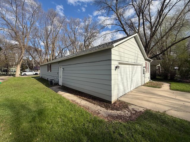1416 7th Street SW, Willmar, MN 56201