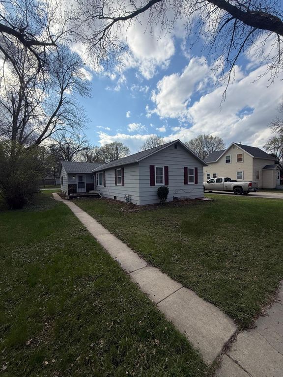 1416 7th Street SW, Willmar, MN 56201