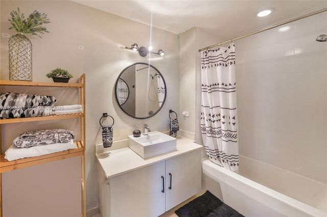 3301 NE 1st Ave M0705, Miami, FL 33137