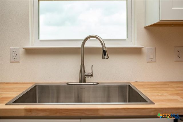 177 Powderhorn Lane, Port Lavaca, TX 77979