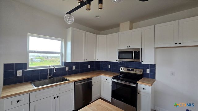 177 Powderhorn Lane, Port Lavaca, TX 77979