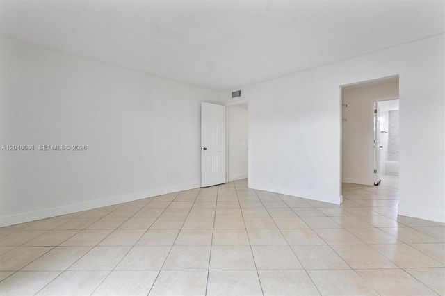 9369 Fontainebleau Boulevard J225, Miami, FL 33172