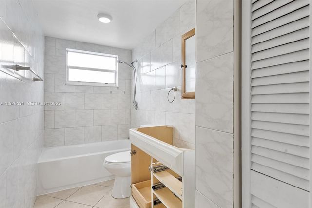 9369 Fontainebleau Boulevard J225, Miami, FL 33172