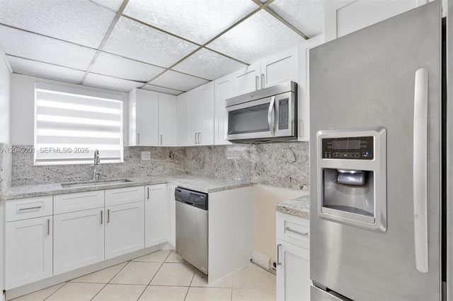 9369 Fontainebleau Boulevard J225, Miami, FL 33172