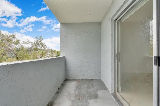 9369 Fontainebleau Boulevard J225, Miami, FL 33172