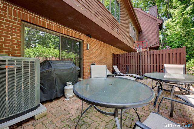 3300 Park Avenue 33, Bridgeport, CT 06604