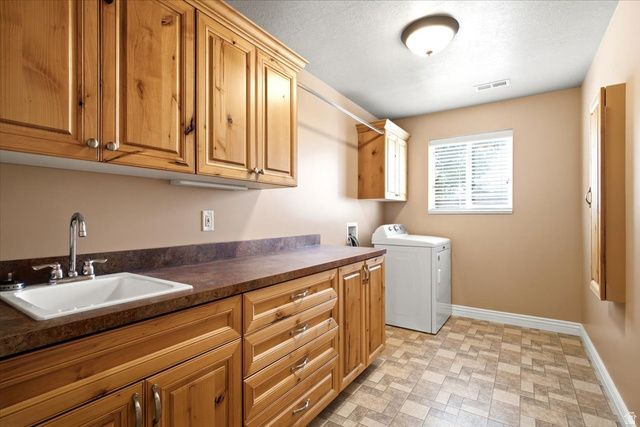 1089 W 2325 N, Layton, UT 84041
