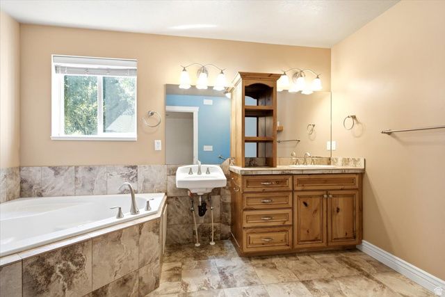 1089 W 2325 N, Layton, UT 84041