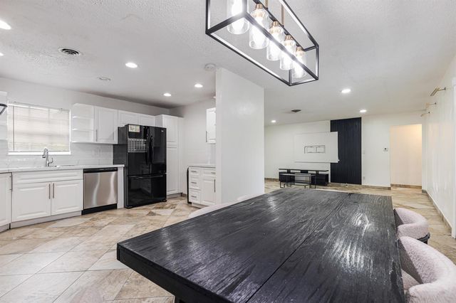 24 NW 42nd Terrace, Plantation, FL 33317