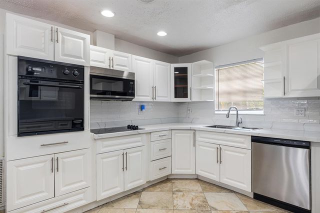 24 NW 42nd Terrace, Plantation, FL 33317