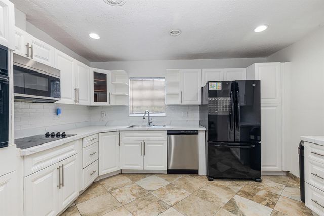 24 NW 42nd Terrace, Plantation, FL 33317
