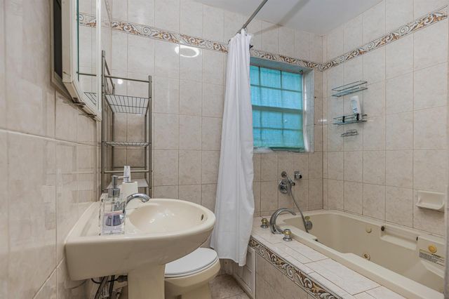 24 NW 42nd Terrace, Plantation, FL 33317