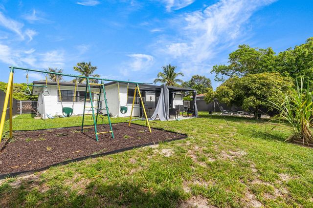 24 NW 42nd Terrace, Plantation, FL 33317