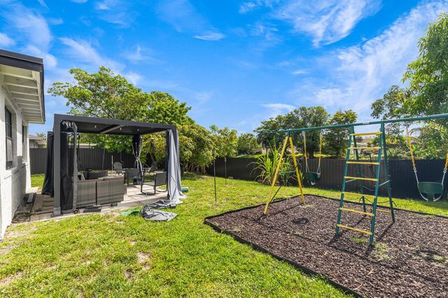 24 NW 42nd Terrace, Plantation, FL 33317