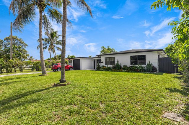 24 NW 42nd Terrace, Plantation, FL 33317