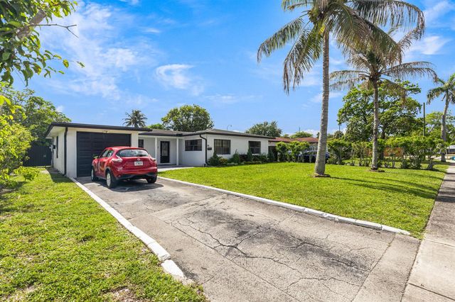 24 NW 42nd Terrace, Plantation, FL 33317