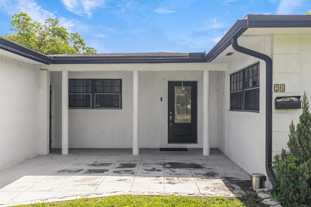 24 NW 42nd Terrace, Plantation, FL 33317