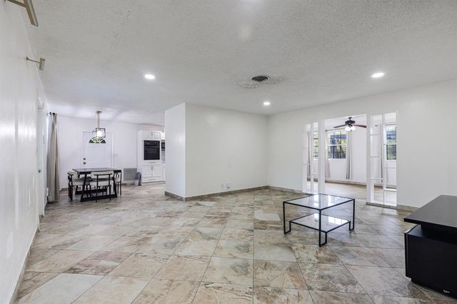 24 NW 42nd Terrace, Plantation, FL 33317