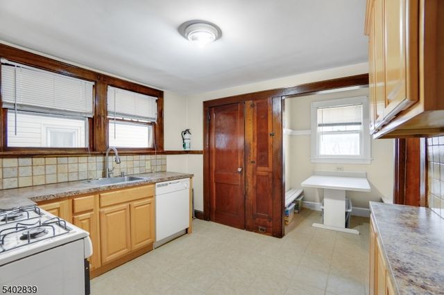 33 Becker Ter, Irvington Twp., NJ 07111