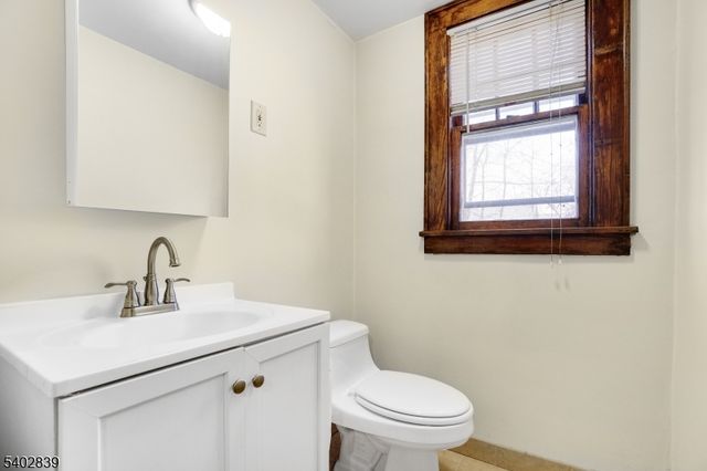 33 Becker Ter, Irvington Twp., NJ 07111