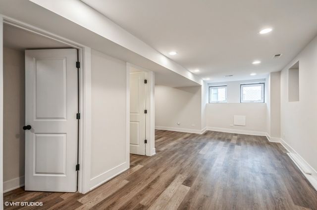 853 W Addison Street G, Chicago, IL 60613