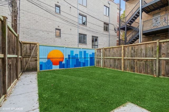 853 W Addison Street G, Chicago, IL 60613