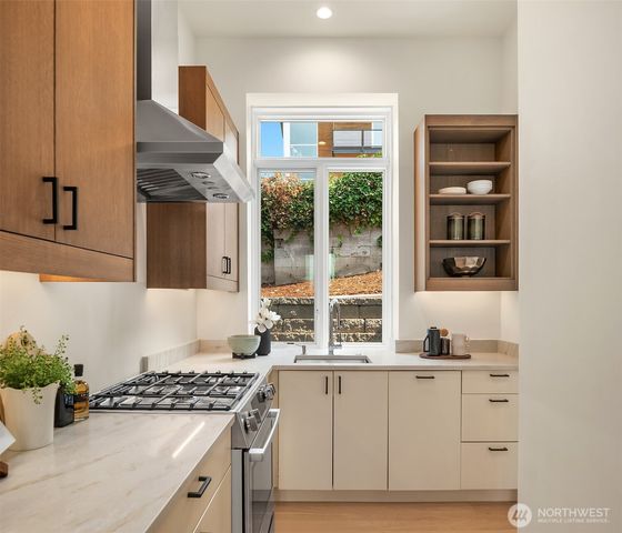 13011 SE Newport Way, Bellevue, WA 98006