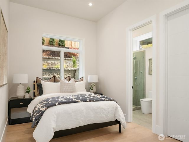13011 SE Newport Way, Bellevue, WA 98006