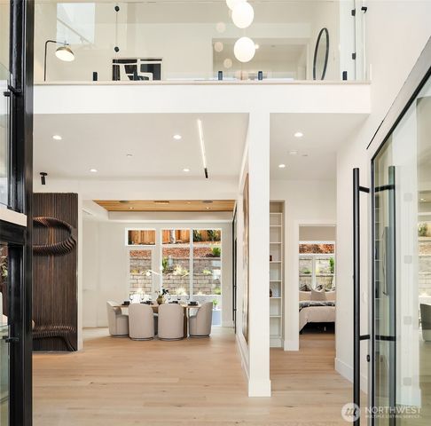13011 SE Newport Way, Bellevue, WA 98006