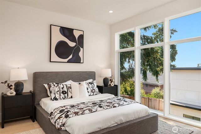 13011 SE Newport Way, Bellevue, WA 98006