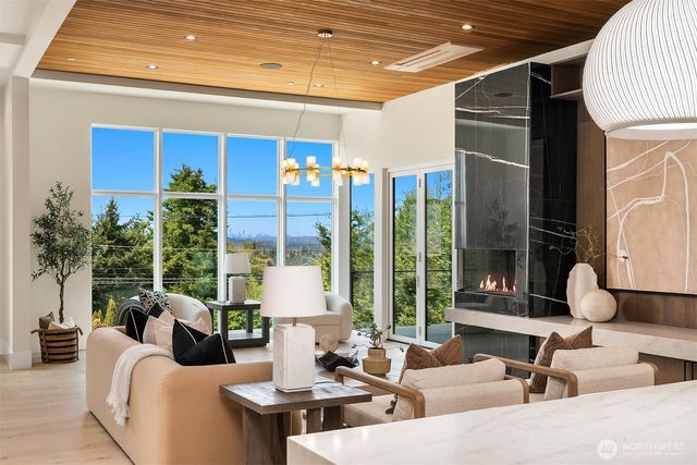 13011 SE Newport Way, Bellevue, WA 98006