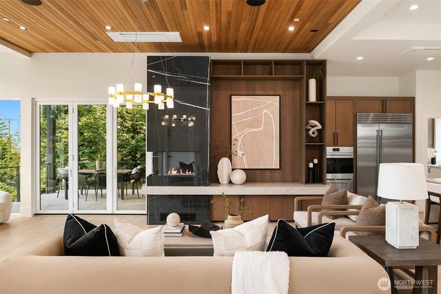 13011 SE Newport Way, Bellevue, WA 98006