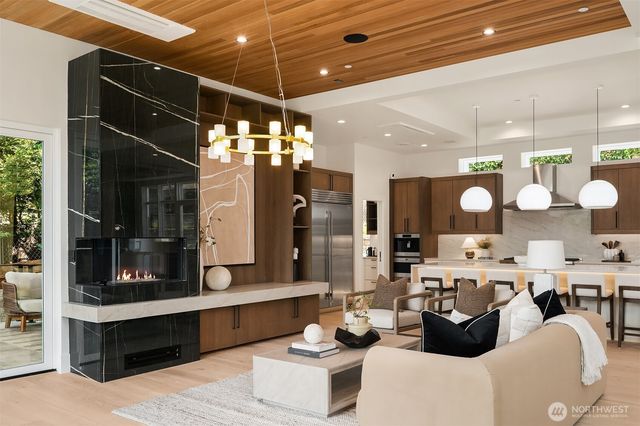 13011 SE Newport Way, Bellevue, WA 98006