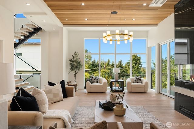 13011 SE Newport Way, Bellevue, WA 98006