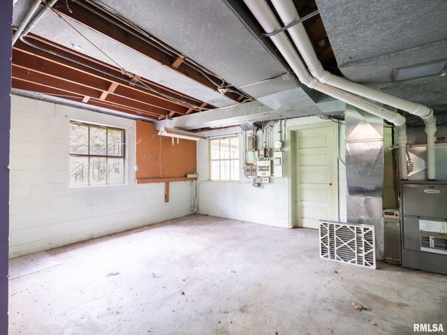 205 N KICKAPOO Terrace, Peoria, IL 61604