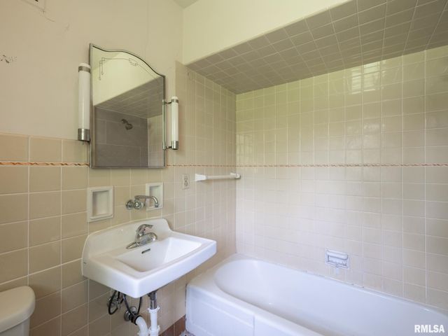 205 N KICKAPOO Terrace, Peoria, IL 61604