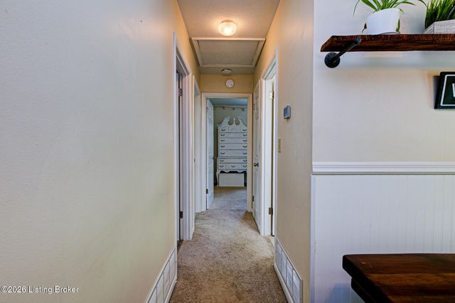 5609 Clearridge Pl, Louisville, KY 40229