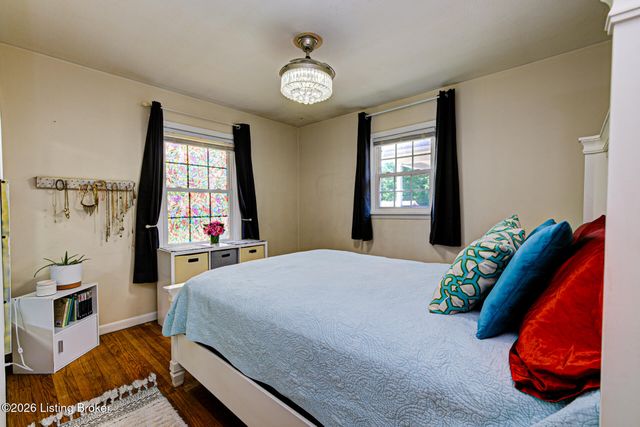 5609 Clearridge Pl, Louisville, KY 40229