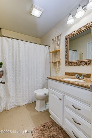 5609 Clearridge Pl, Louisville, KY 40229