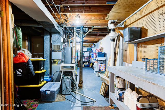 5609 Clearridge Pl, Louisville, KY 40229