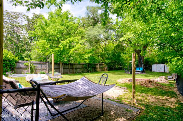 5609 Clearridge Pl, Louisville, KY 40229