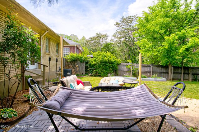 5609 Clearridge Pl, Louisville, KY 40229