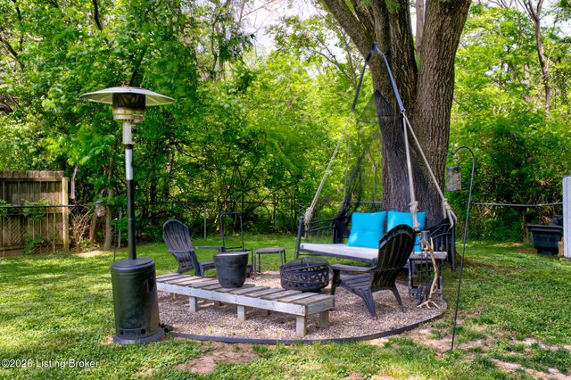 5609 Clearridge Pl, Louisville, KY 40229