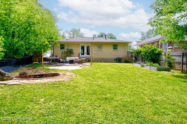 5609 Clearridge Pl, Louisville, KY 40229