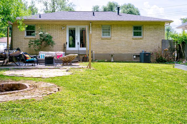 5609 Clearridge Pl, Louisville, KY 40229