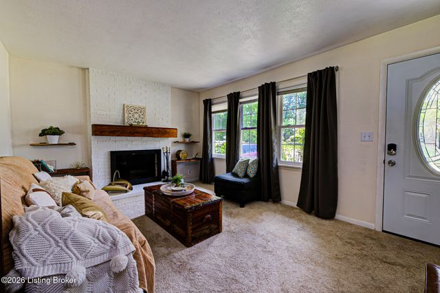 5609 Clearridge Pl, Louisville, KY 40229