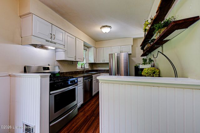 5609 Clearridge Pl, Louisville, KY 40229