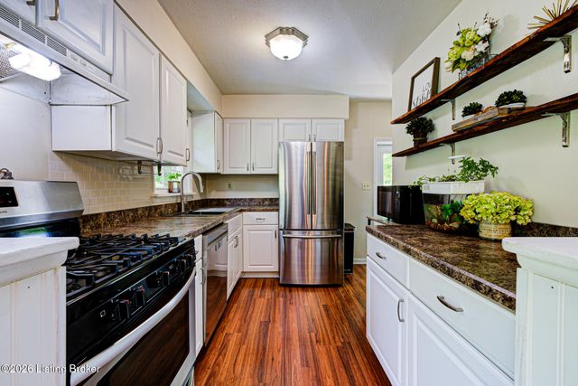 5609 Clearridge Pl, Louisville, KY 40229